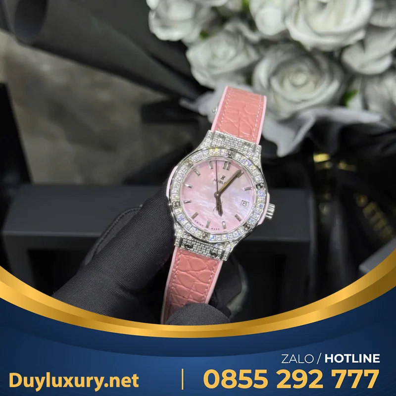 Đồng Hồ Hublot Classic Fusion Rep 11 Mặt Khảm Xà Cừ Màu Hồng Đính Kim Cương Moissanite 33mm
