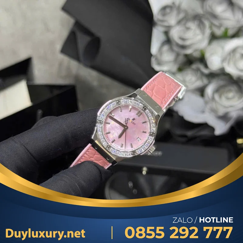 Đồng Hồ Hublot Classic Fusion Rep 11 Mặt Khảm Xà Cừ Màu Hồng Đính Kim Cương Moissanite 33mm