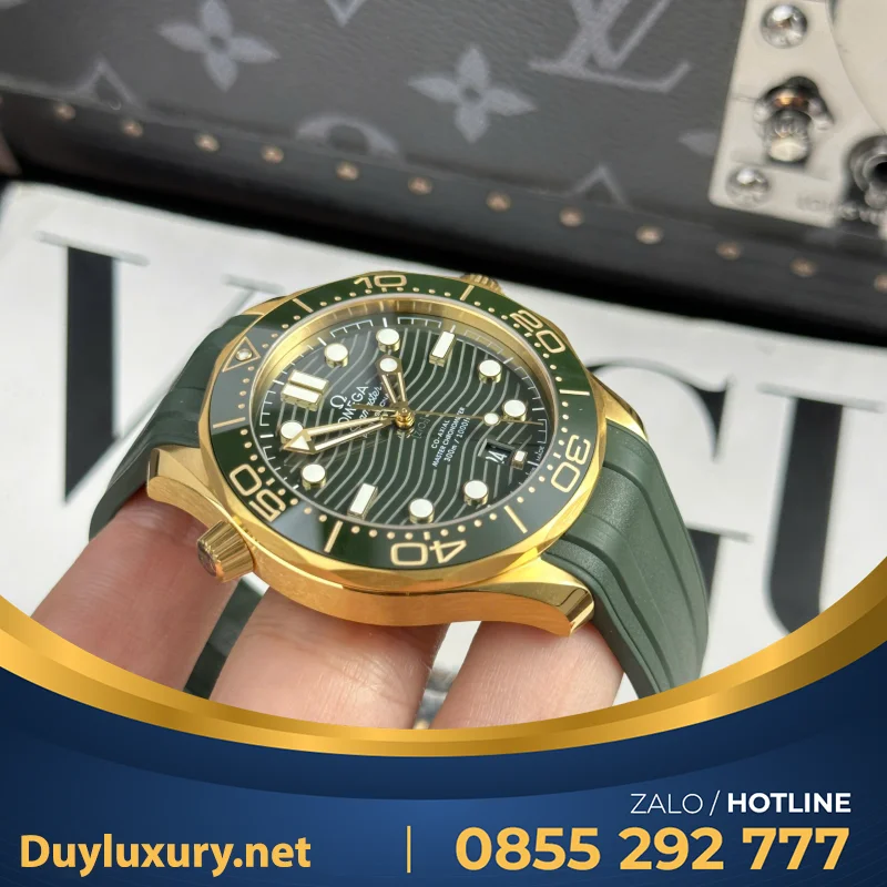 Đồng Hồ Omega Seamaster Diver 300M Replica 1:1 Mặt Số Xanh Lá viền gốm Ceramic VSF 42mm