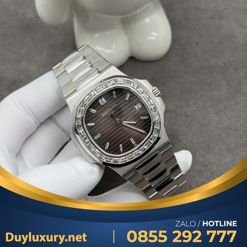 Đồng hồ Patek Philippe Nautilus 5711/110P Chế Tác Platinum Baguette Diamond