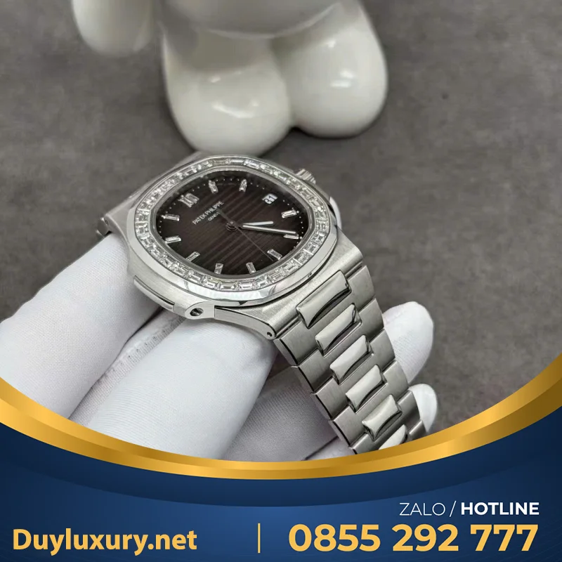 Đồng hồ Patek Philippe Nautilus 5711/110P Chế Tác Platinum Baguette Diamond