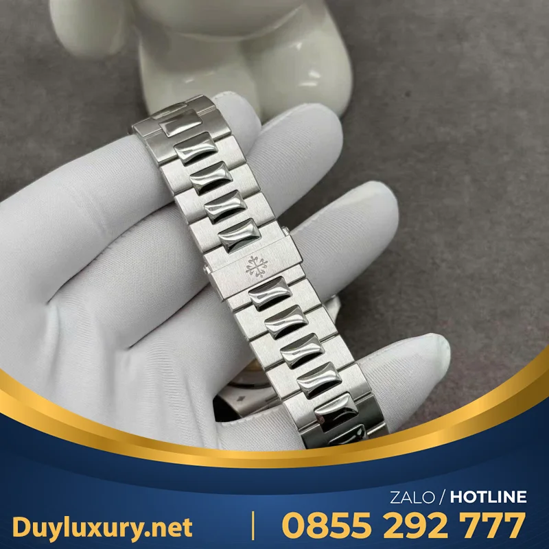 Đồng hồ Patek Philippe Nautilus 5711/110P Chế Tác Platinum Baguette Diamond
