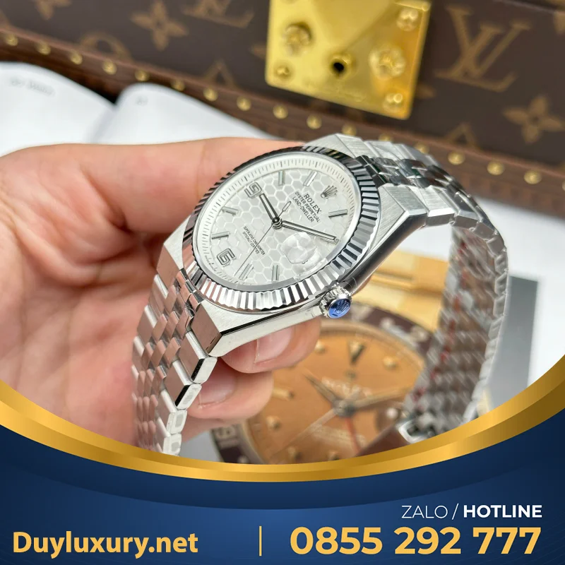 Đồng Hồ Rolex Land-Dweller 127236 Replica 11 Mặt Trắng Họa Tiết Tổ Ong 36Mm