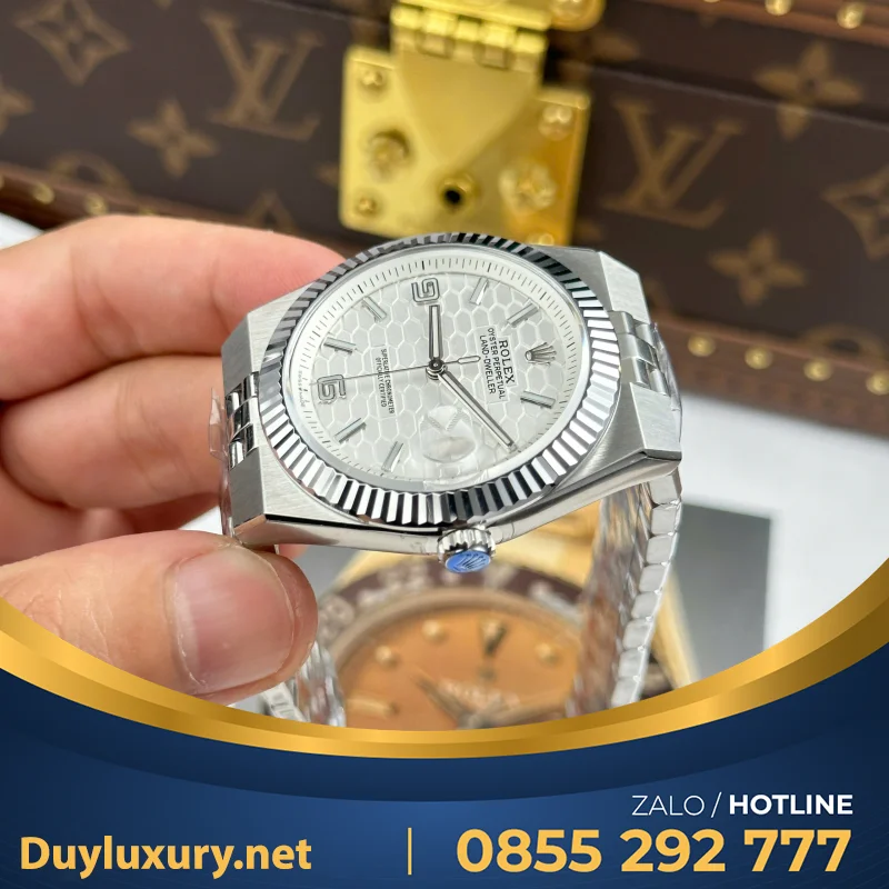 Đồng Hồ Rolex Land-Dweller 127236 Replica 11 Mặt Trắng Họa Tiết Tổ Ong 36Mm